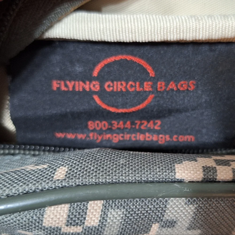 Unisex Flying Circle Digital Camo Laptop Bag